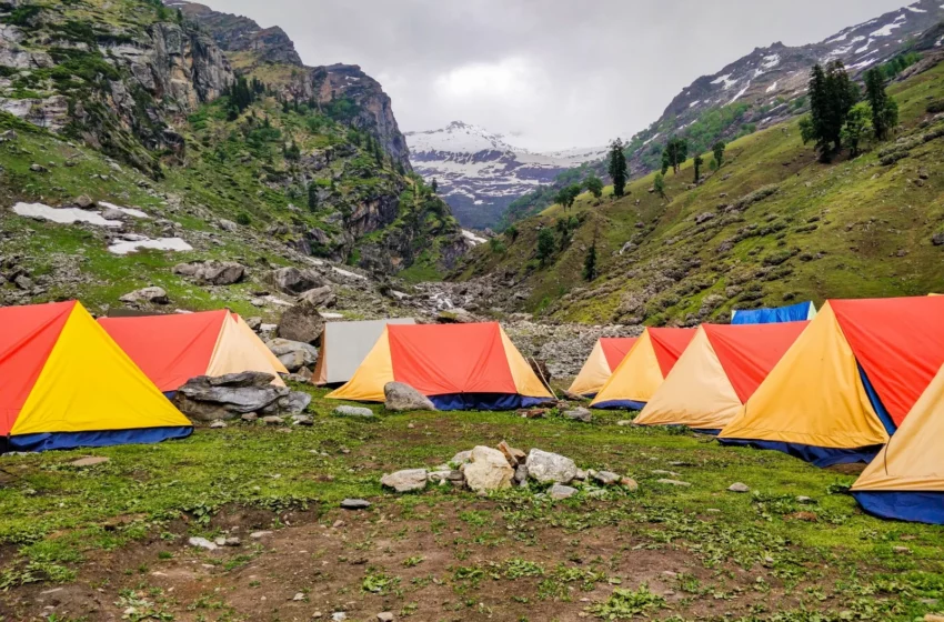 Uttarakhand’s Adventure Sports Scene: Rafting, Paragliding, Skiing, and More